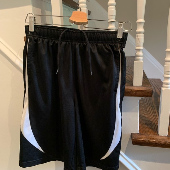 Nike basketball shorts, youth large - Picture 2 of 2